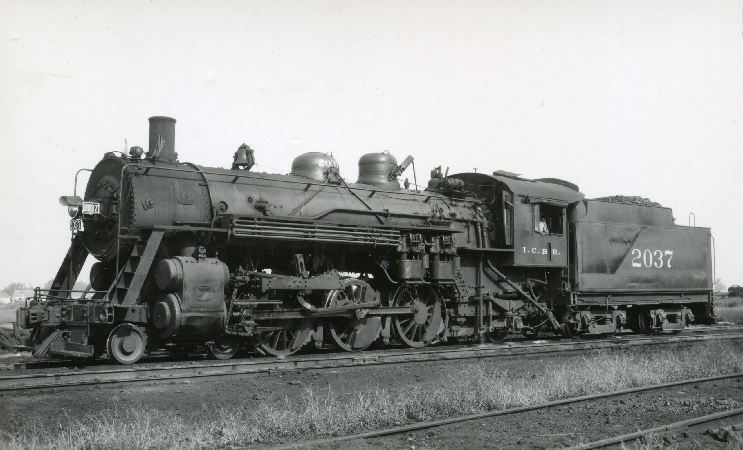 Illinois Central | Jackson, Miss. | 4-6-2 Pacific Steam Locomotive # 2037 | October 1946 | C W Witbeck