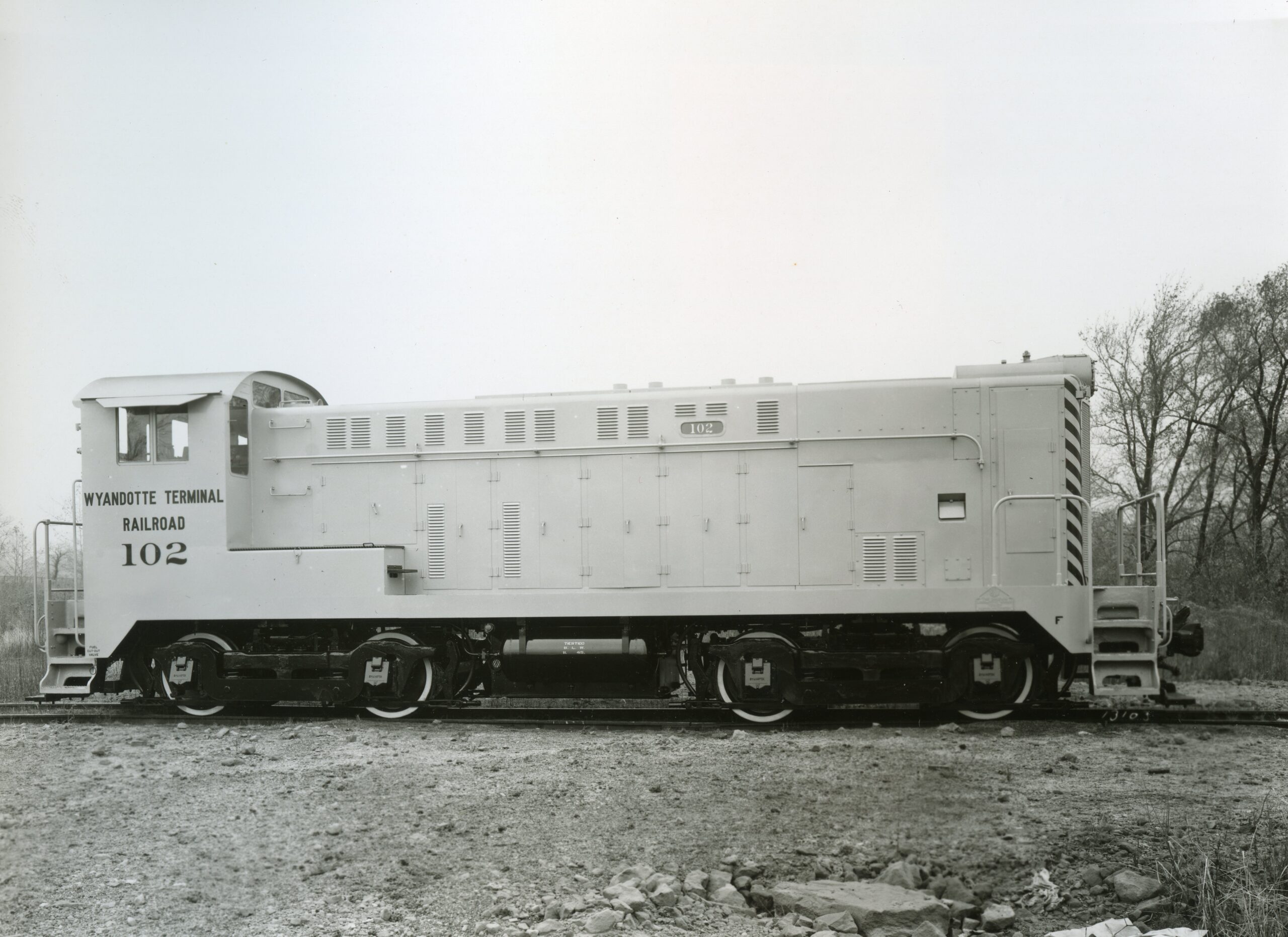 Wyandotte Terminal Railroad | Eddystone, Pennsylvania | V0660 #102 diesel-electric switcher locomotive | November 1945 | Baldwin Locomotive Works photograph | Elmer Kremkow collection