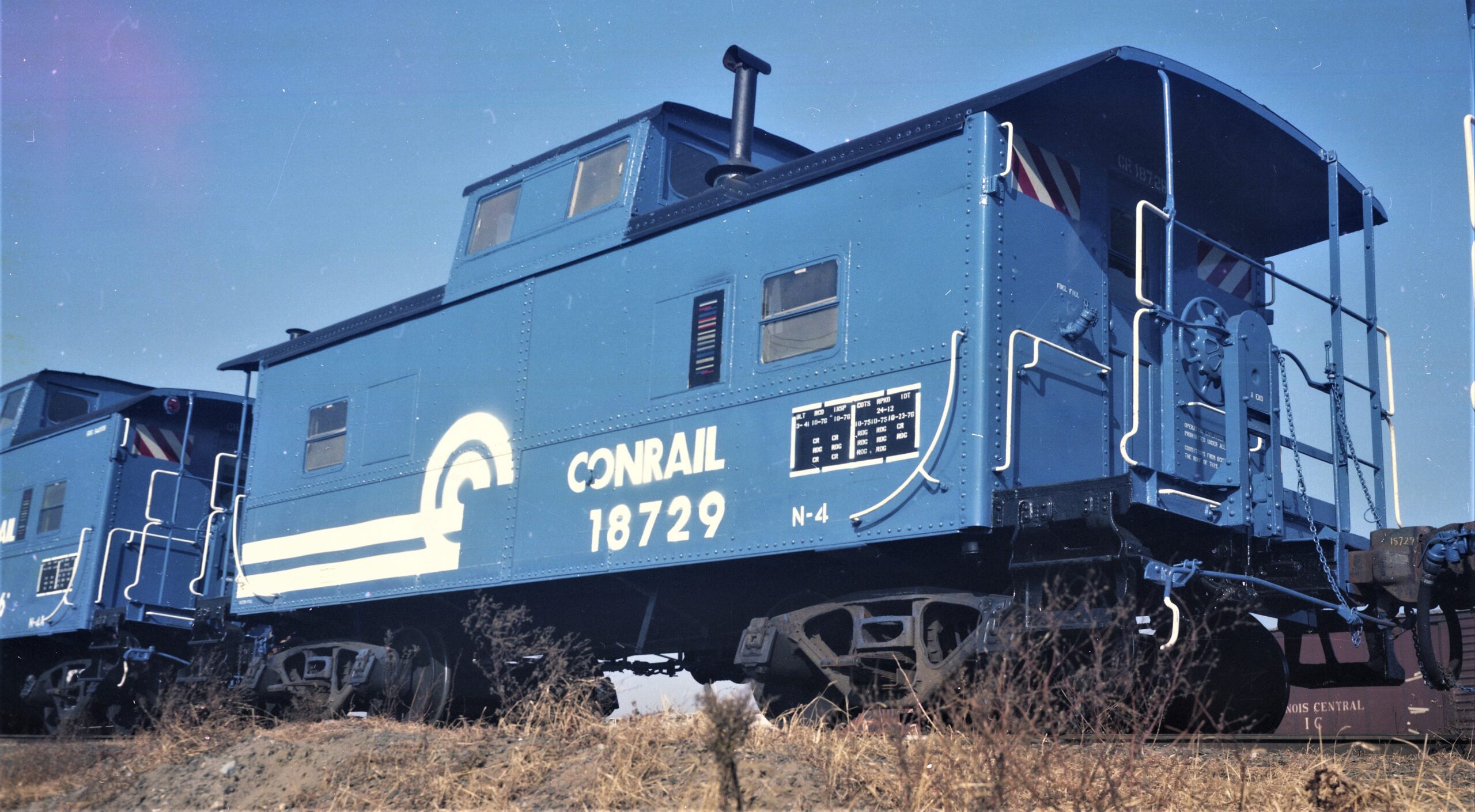 Conrail | Elizabethport, New Jersey | Class N4 Caboose 18729 | November 28, 1976