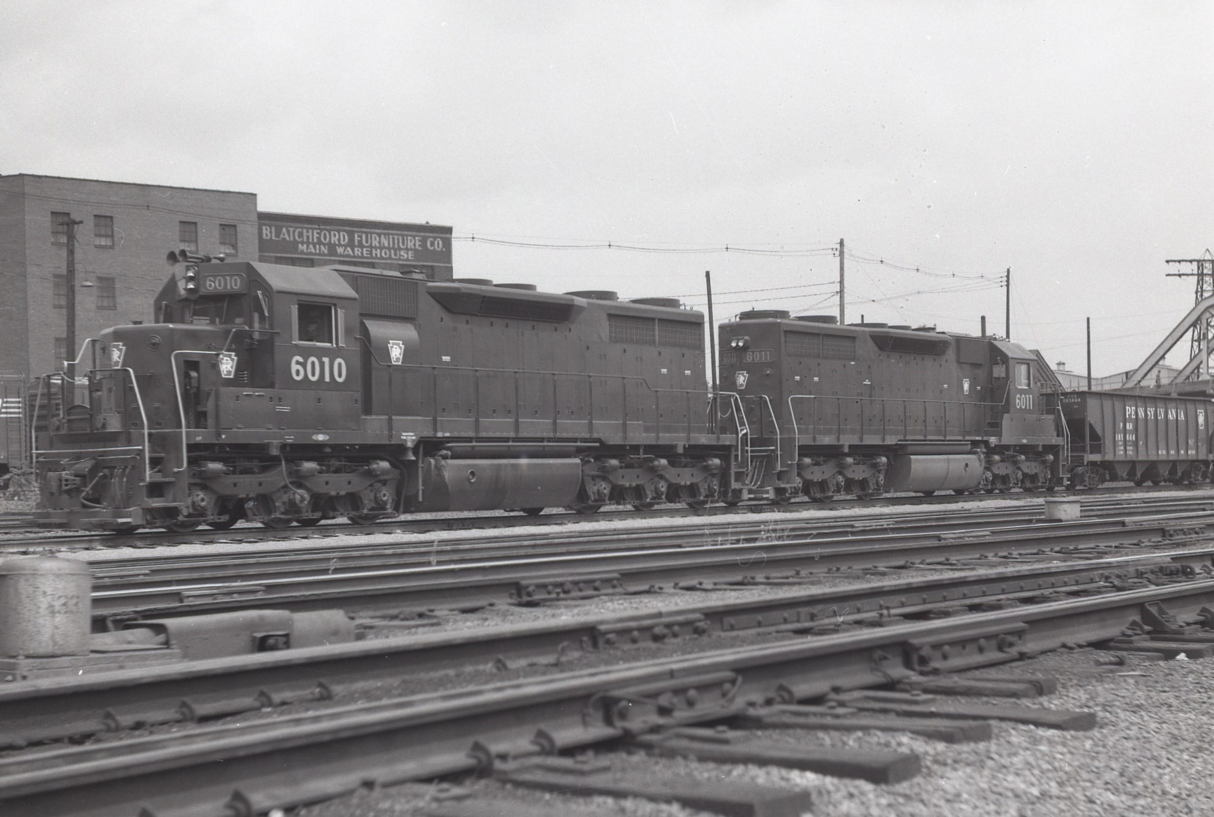 Pennsylvania Railroad | Altoona, Pennsylvania | EMD SD35 6010-6011 | 1965 | Elmer Kremkow photo