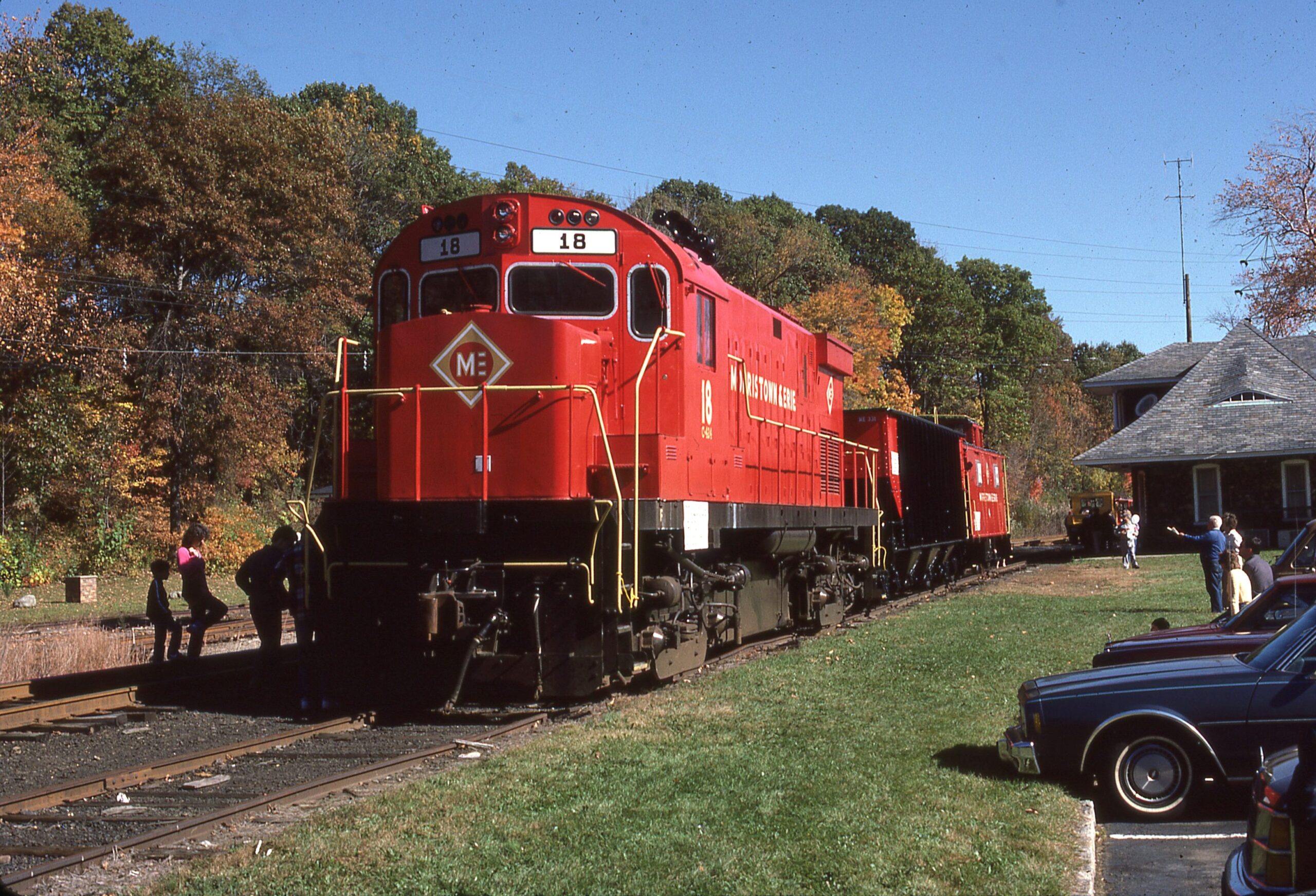 Morristown and Erie | Whippany, New Jersey | Alco C424  #18 | Caboose | Hopper |Whippany Station | October 1985