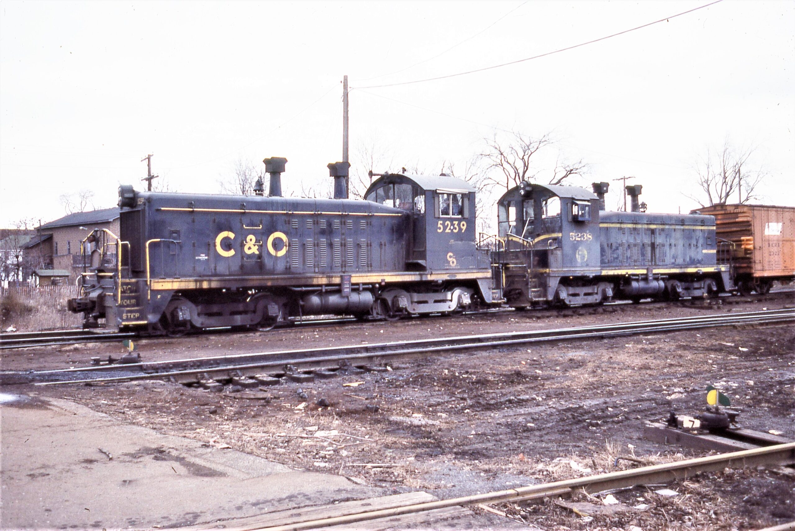 Chesapeake and Ohio | Saginaw, Michigan | SW8 5239 & 5238 | March 1977 | Elmer Kremkow photo