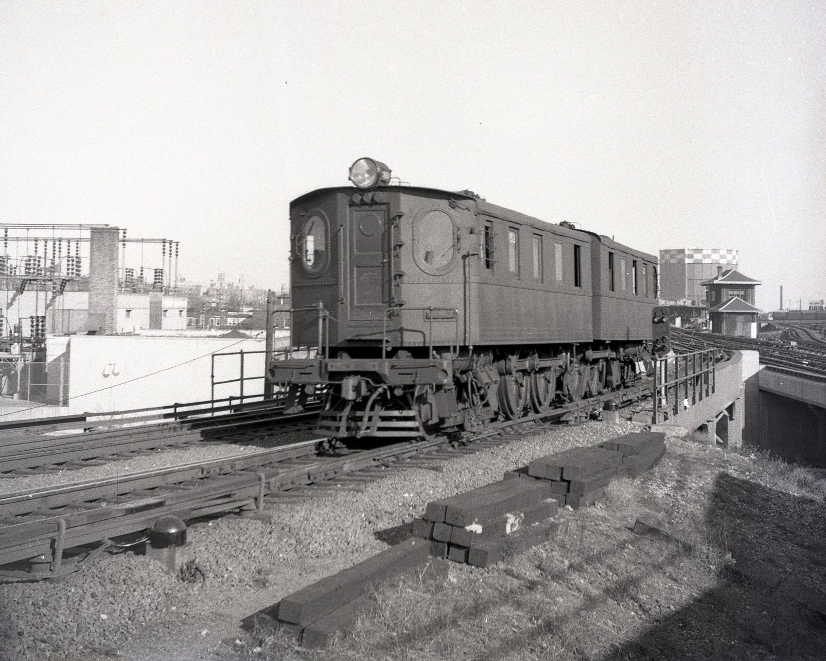 Long Island Railroad | Queens, New York | Class DD-1 electric motor | January 1951 | Fielding Lew Bowman photo
