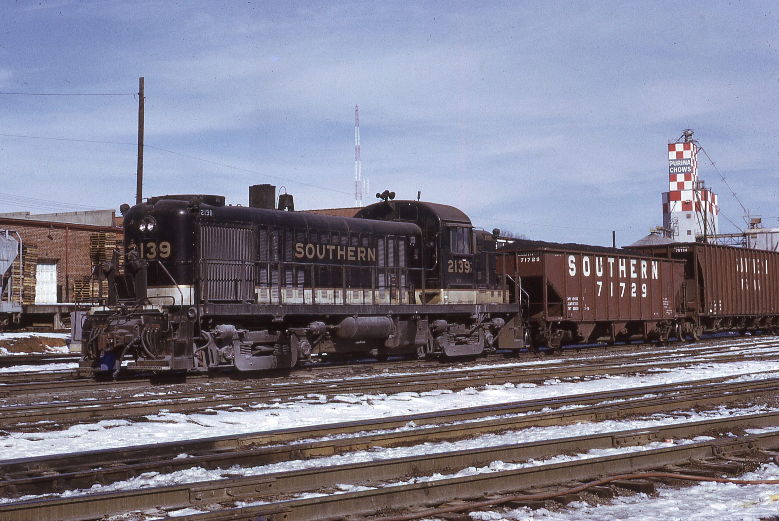 Southern Railway | Charlotte, North Carolina | Alco RS3 2139 diesel-electric locomotive | Coal train | January 1979 | Larry Steingarten photo