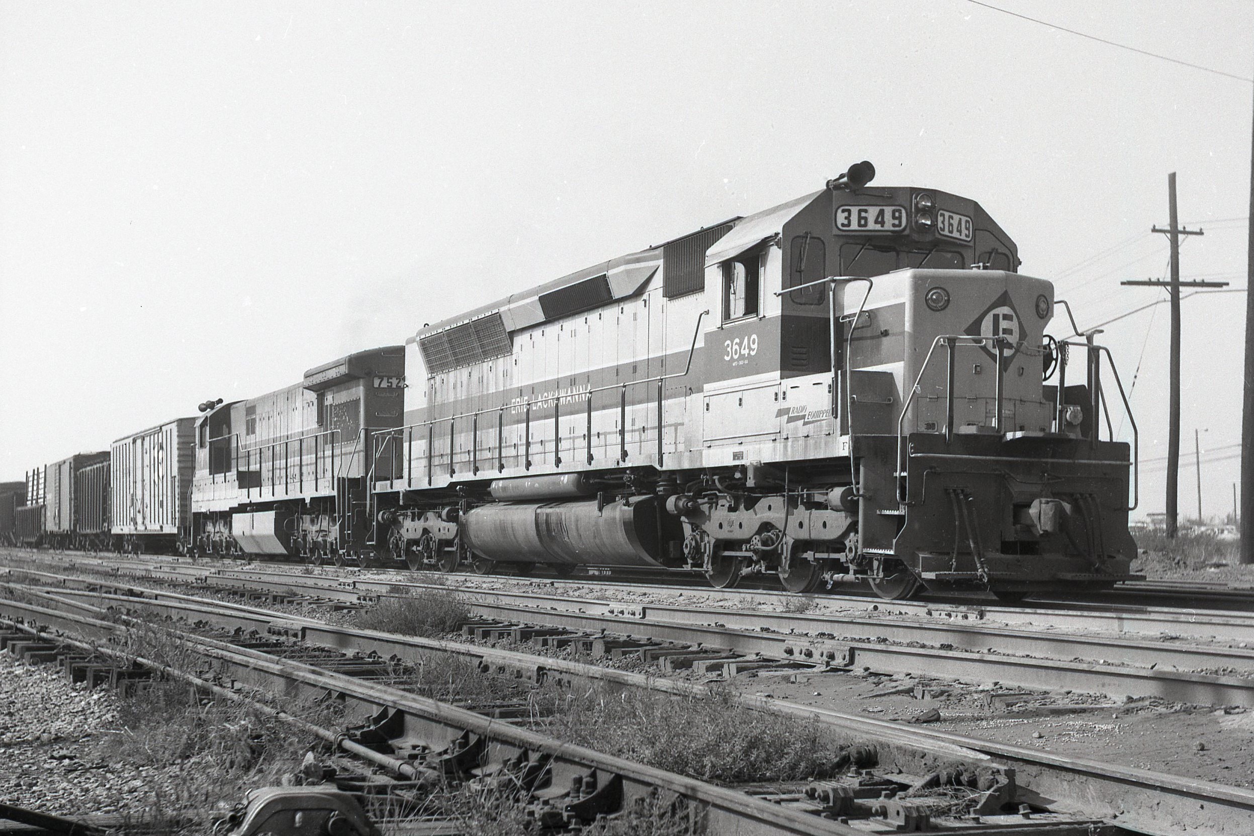 Erie Lackawanna | Marion, Ohio | EMD SDP45 3649 + GE U36C 752 diesel-electric locomotives | 1975 | Elmer Kremkow photograph