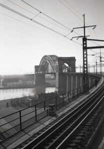 New York Connecting Railroad | New York, New York | Hell Gate Bridge Main Span | March 1953 | Fielding Lew Bowman phtograph