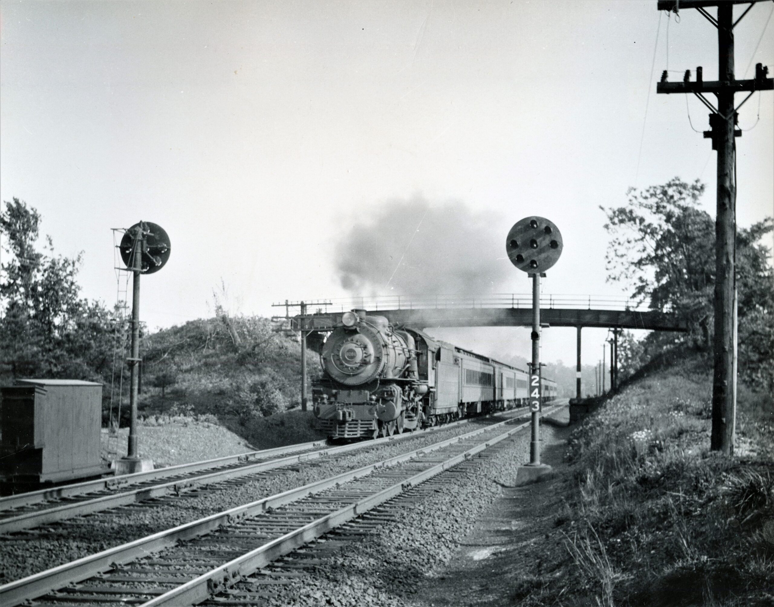 Pennsylvania Railroad | Ancora, New Jersey | E6 #6084 | 8 cars | 1941 | Don Wentzel photo
