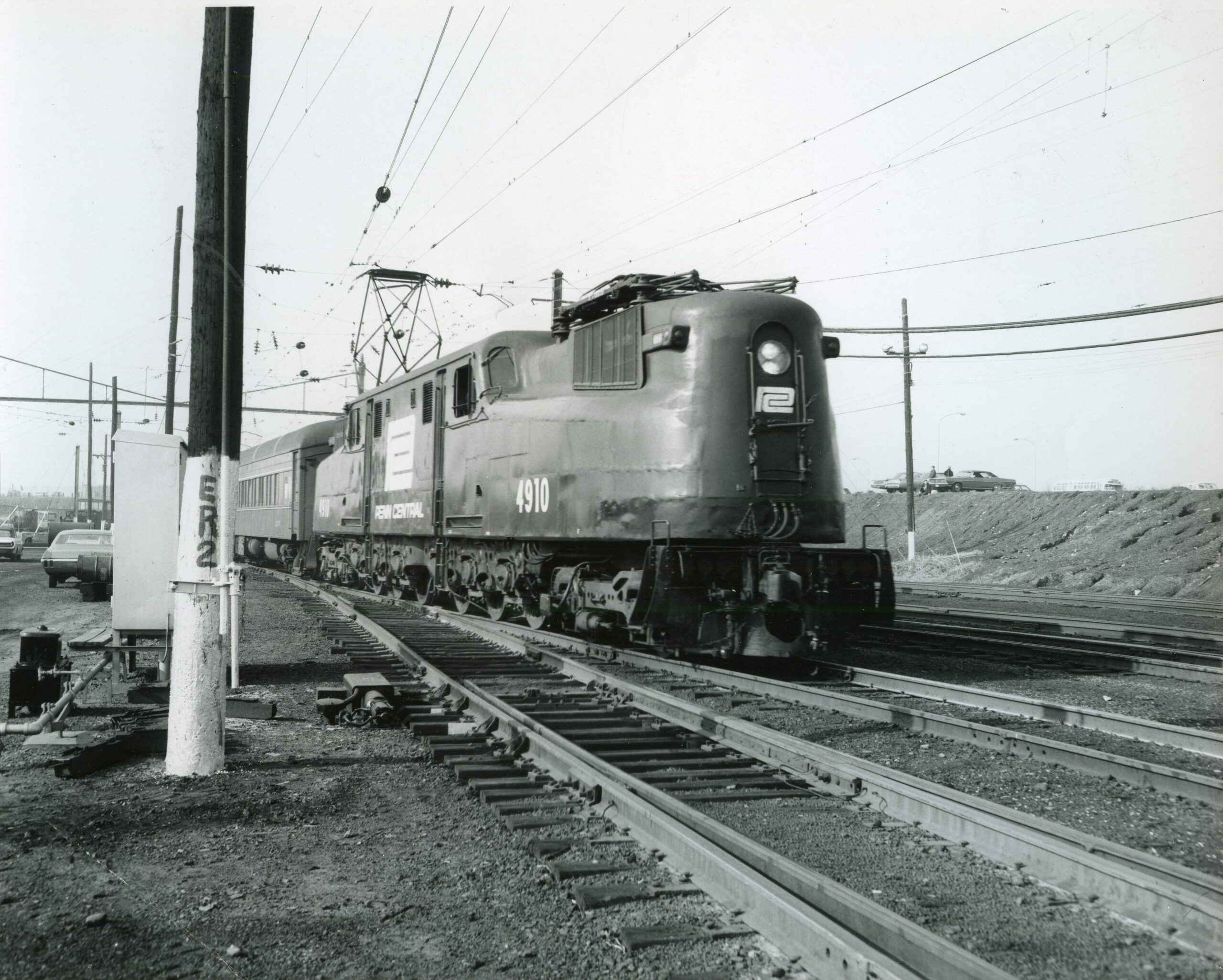 Penn Central | Philadelphia, Pennsylvania | GG1 #4910 | Army Navy Game Train #W-3 | November 29, 1969 | Eric McKeown photograph