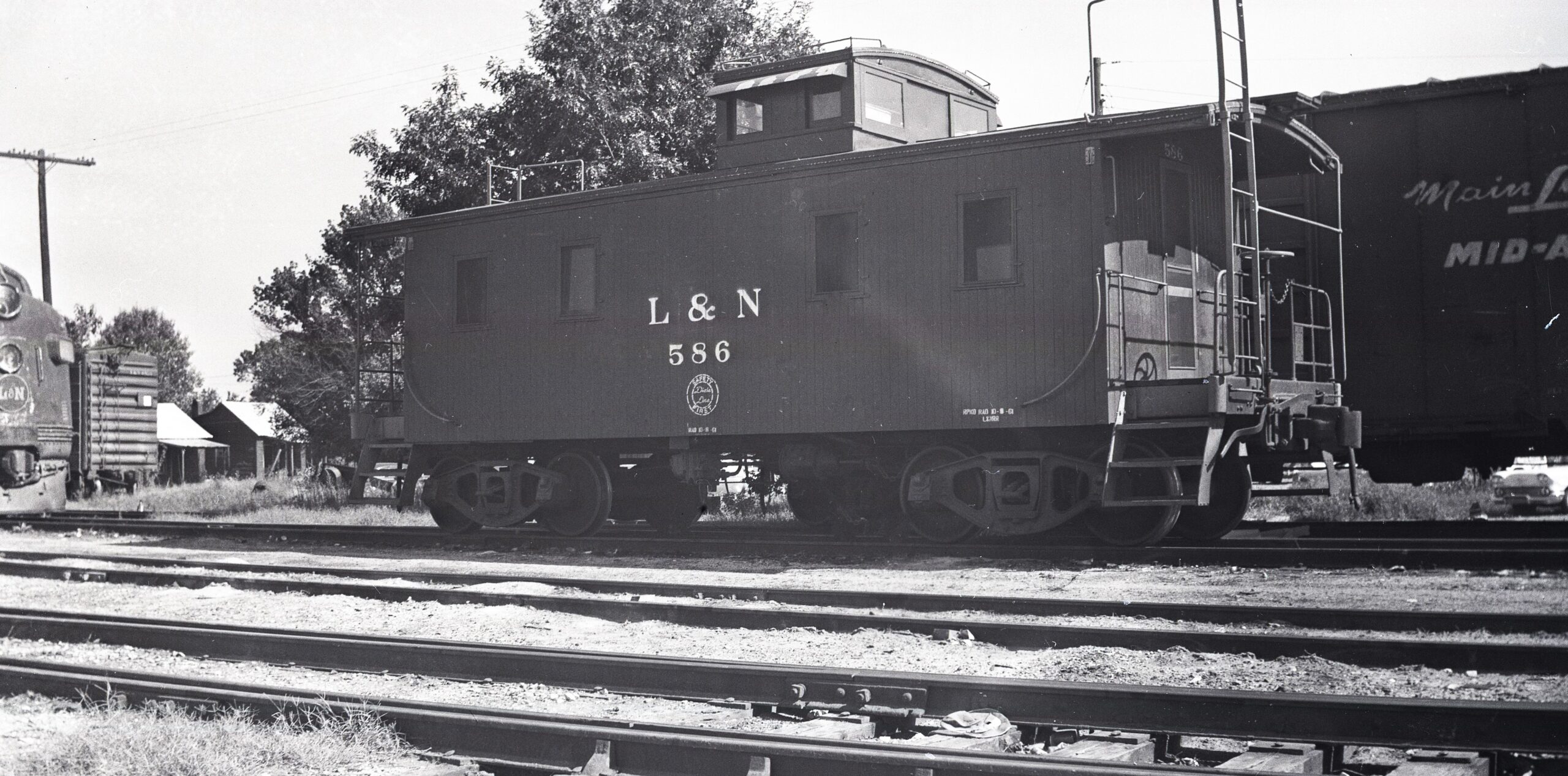 Louisville and Nashville | Martin, Tennessee | Wooden Caboose #586 | August 1962