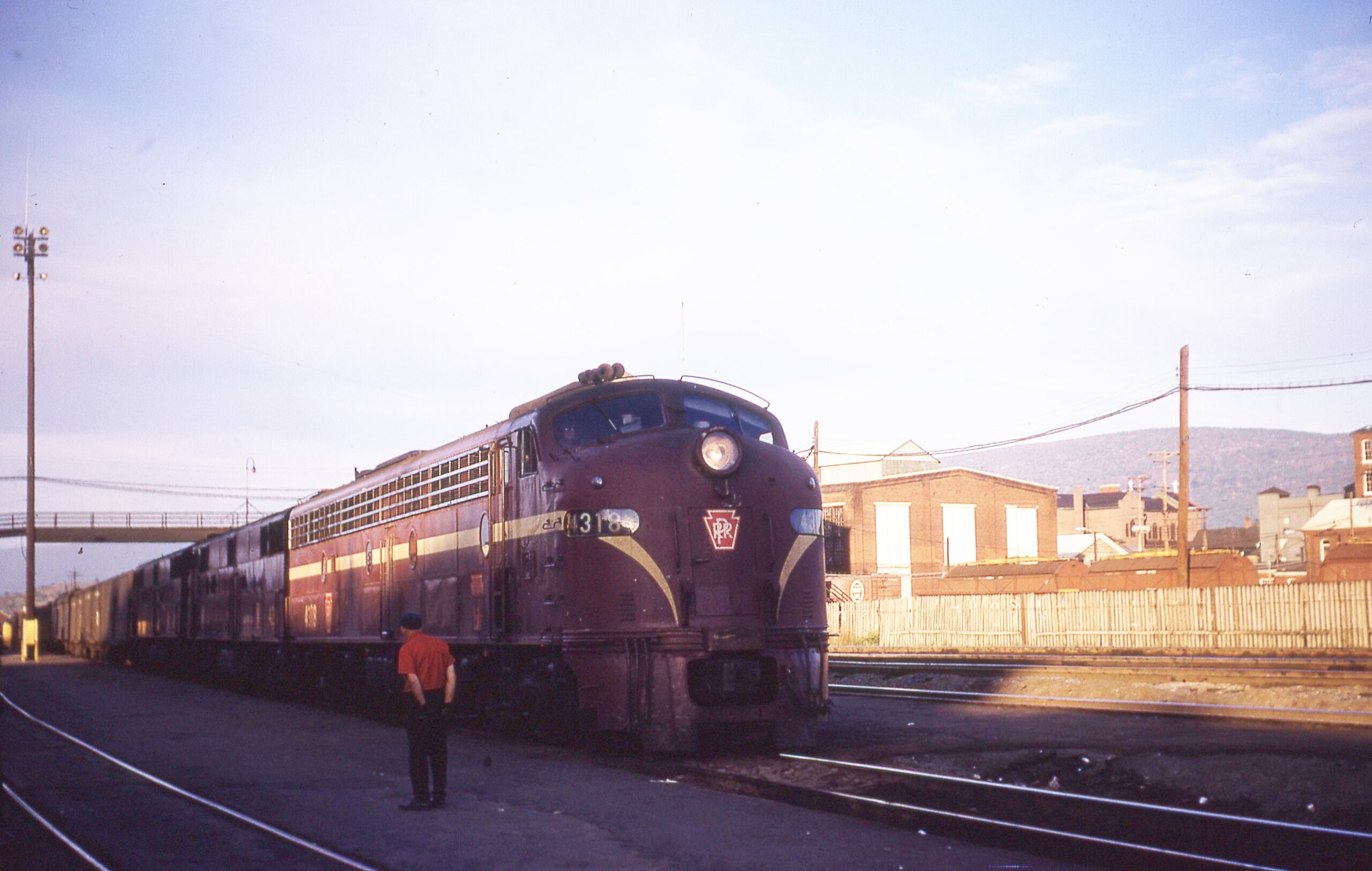 Pennsylvania Railroad | Altoona, Pennsylvania | EMD E8a #4318 | September 1967 | Calvin T. Banse photograph
