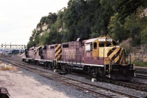Twin Cities and Western | Saint Paul, Minnesota | EMD Diesel-electric locomotives GP10 #404, GP10 #407 and GP7u #402 | September 9, 1995 | Dick Flock photograph