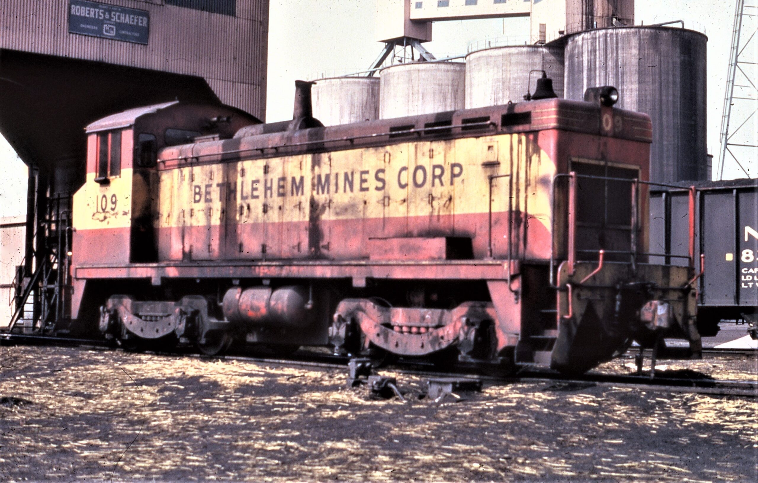 Bethlehem Mines | Ebensburg, Pennsylvania | EMC diesel-electric SC #109 | ex DL&W #426 | August 7, 1966 Steve Timko Collection