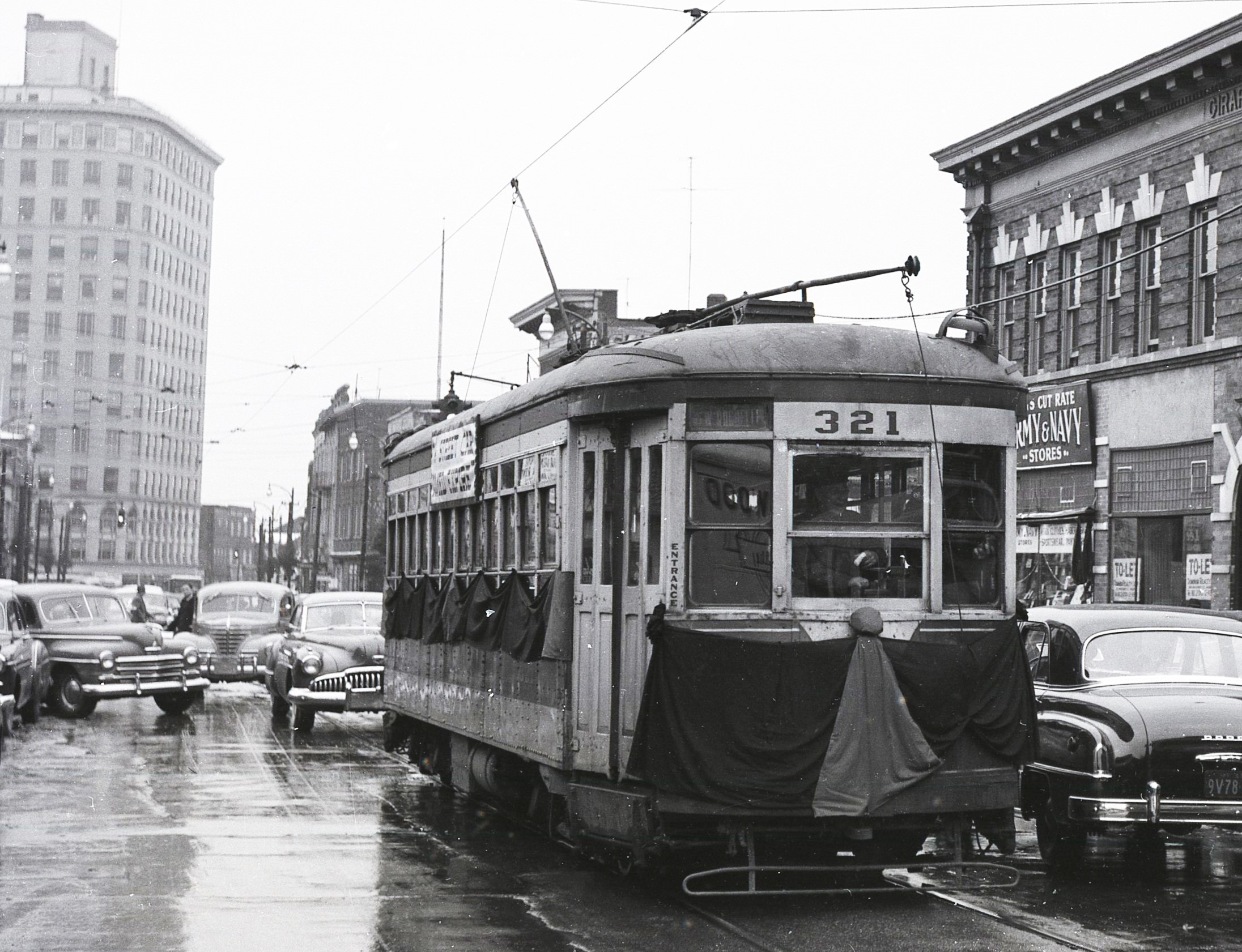 Third Avenue Railway System | TARS | New Rochelle, New York | Car 321| Route A | last day of trolley service | December 16, 1950 | Fielding Lew Bowman photograph