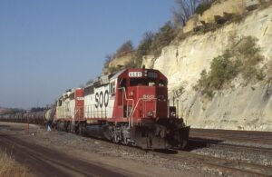 Soo Line | Saint Paul, Minnesota | EMD SD40-2 6609 and 6607 | eastbound oil train | October 20, 1992 | Dick Flock photograph