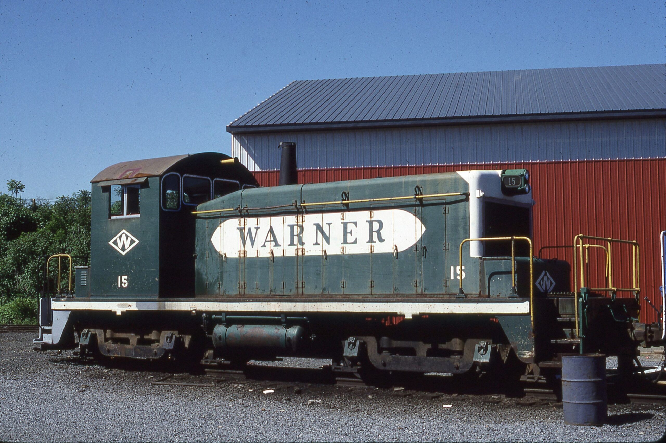 Warner Sand and Gravel | Hamburg, Pennsylvania | EMD SW1 #15 diesel-electric locomotive | May 29, 1989 | Rick Johnson photograph | Dick Flock collection