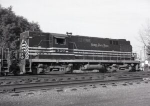 New York Chicago and Saint Louis Railroad | Nickel Plate Road | Bellevue, Ohio | Alco RS11 #320 | circa 1960 | Elmer Kremkow photograph