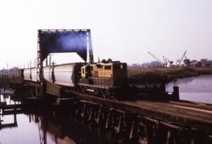 New York Susquehanna and Western Railroad | Little Ferry, New Jersey | EMD GP18 #1800 diesel-electric locomotive | Overpeck Creek draw bridge | November 1975 | Larry Steingarten photograph