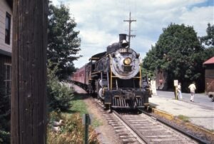 New Hope and Ivyland | New Hope, Pennsylvania | Class H6-d 2-6-0 #1533 steam locomotive | Passenger Train | 1974 | Richard Prince photograph