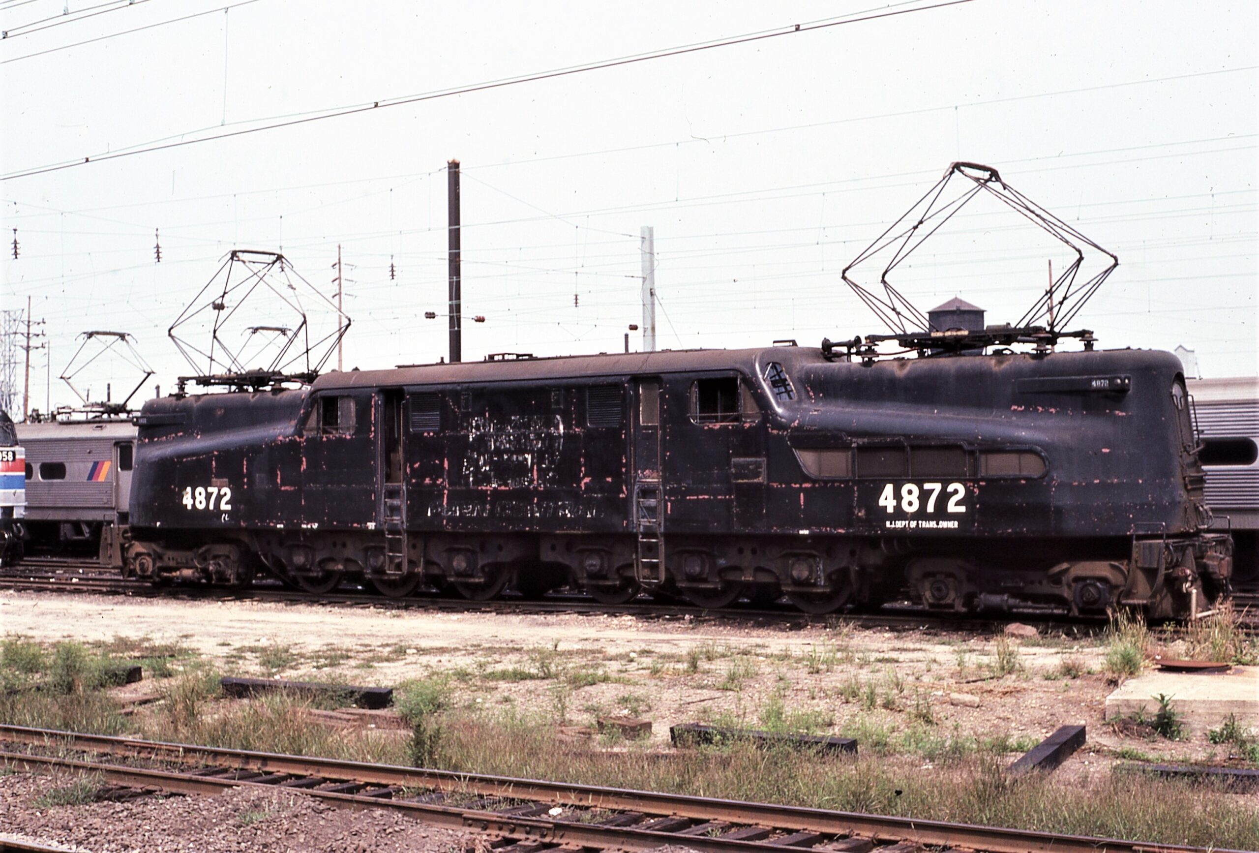 New Jersey Transit | Pennsylvania Railroad | South Amboy, New Jersey | GG1 electric motor #4872 | October 1983 | William Rosenberg photograph