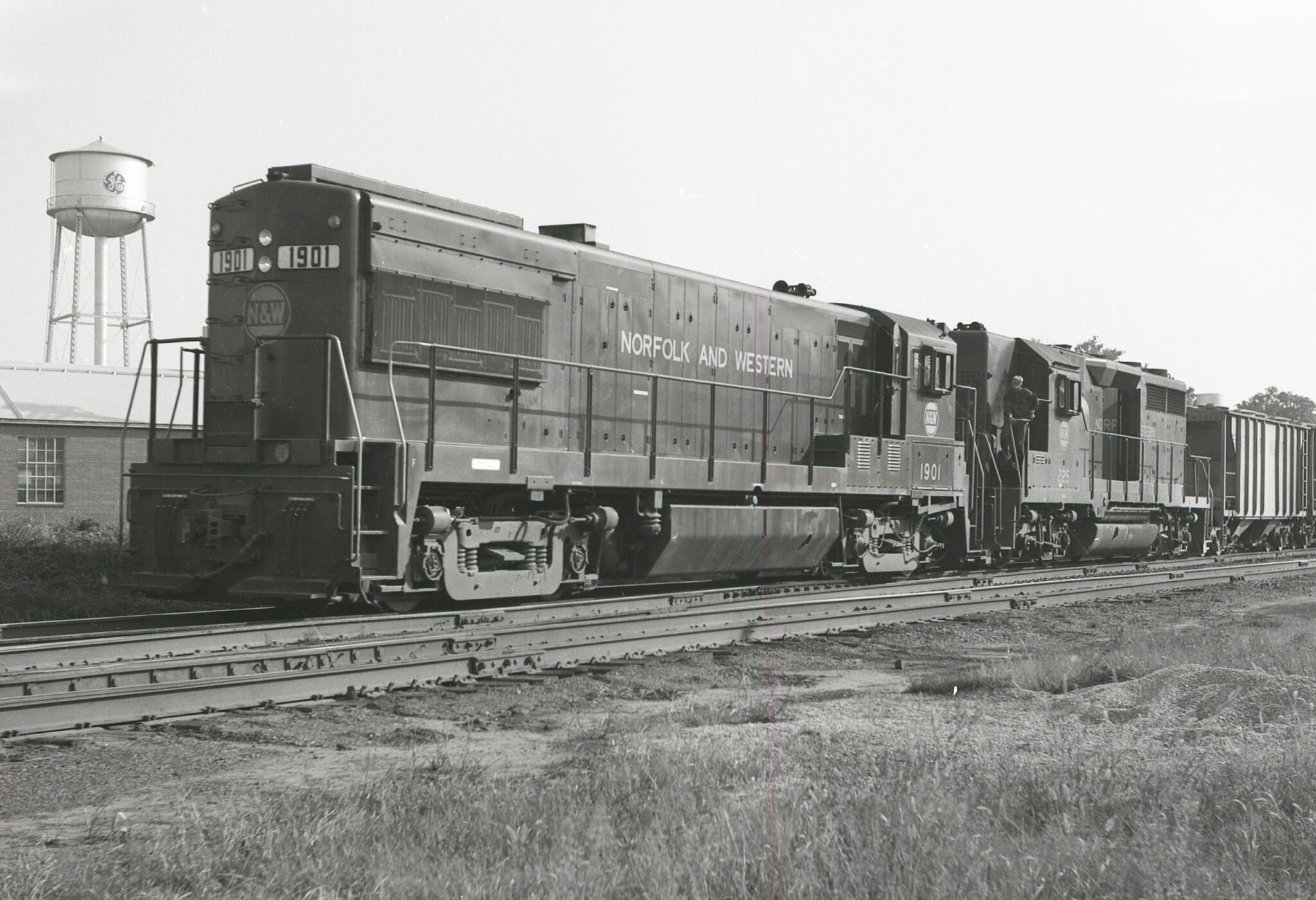 NRHS Norfolk and Western Bellevue Ohio U28B1901 and GP35 225 1967 Elmer
