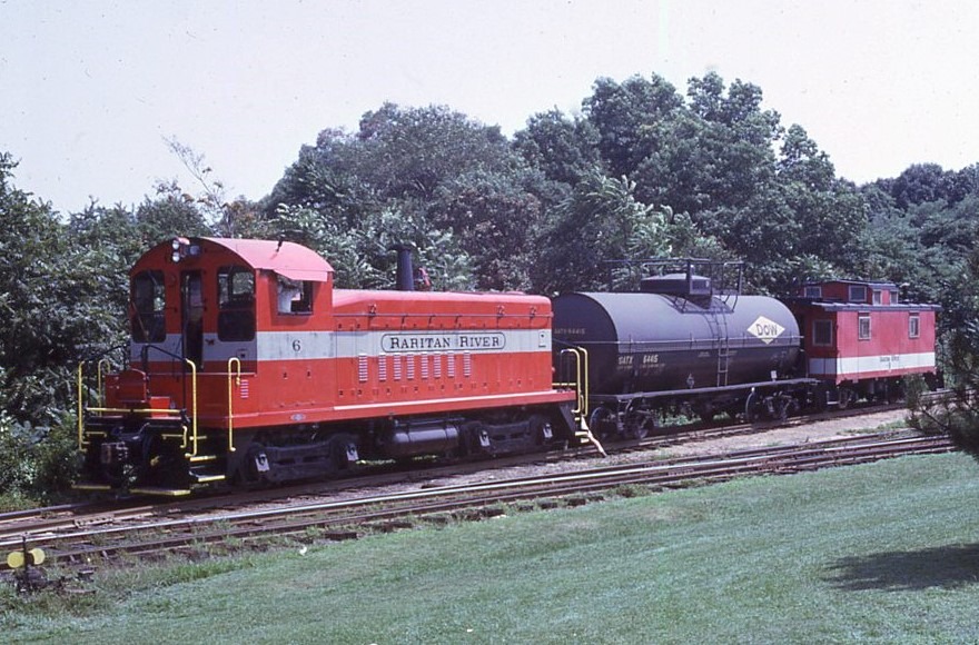 Raritan River Railroad | Milltown, New Jersey | EMD SW9 #6 diesel-electric locomotive | Freight train | August 1971 | Jack DeRosset photograph