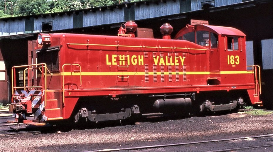 Lehigh Valley | Bethlehem, Pennsylvania | EMD NW2 #183 diesel-electric locomotive | 1975 | Richard Wallin photo | Morning Sun Books Collection