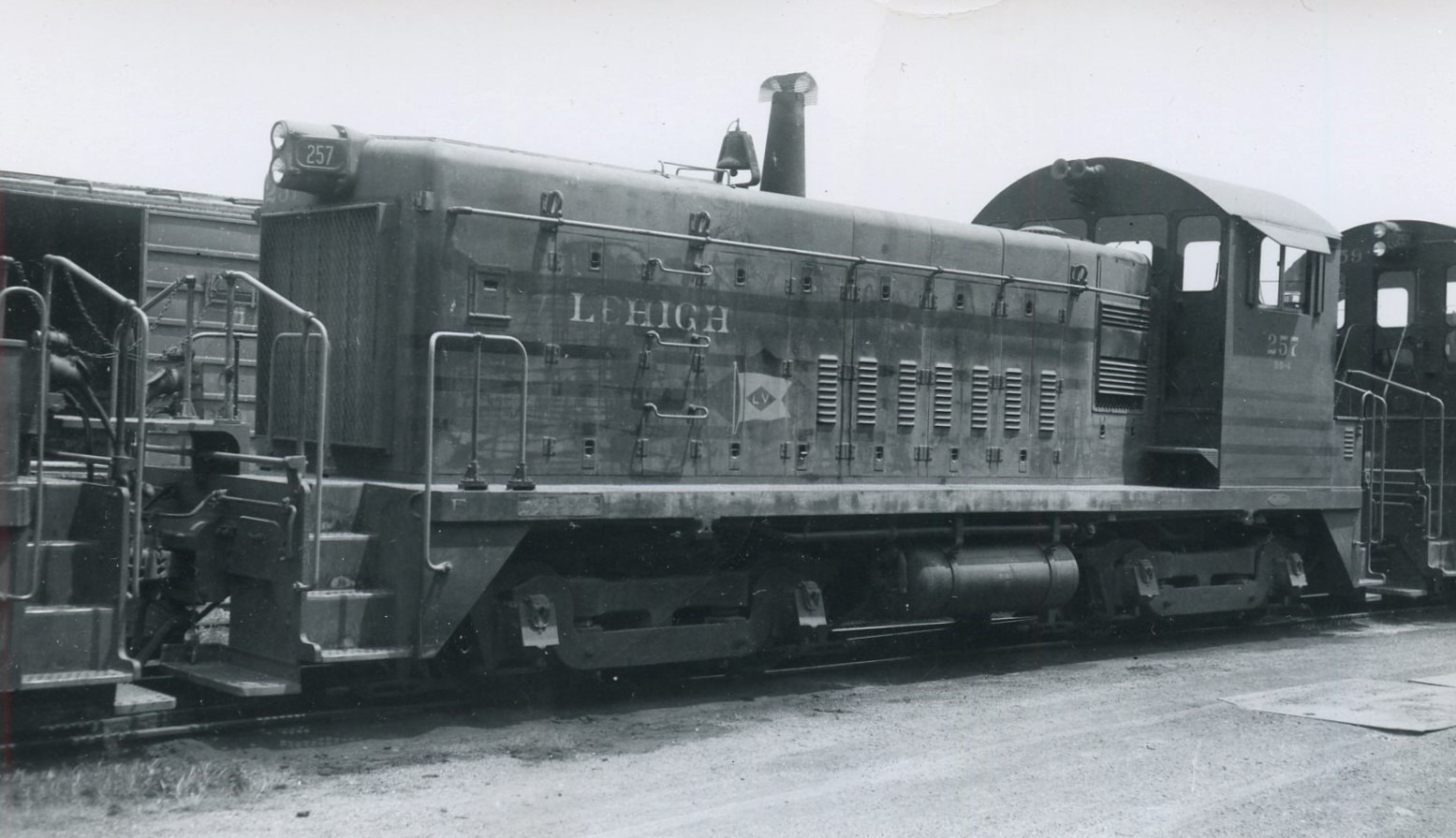 Lehigh Valley | Hazleton, Pennsylvania | EMD SW8 #257 diesel-electric locomotive | July 18, 1964 | Arthur. B. Johnson photograph