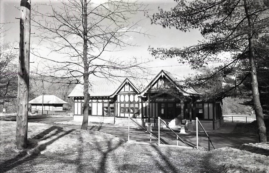 New York Central | Briarcliff Manor, New York | Putnam Division | Passenger Station and Freight House | 1959 | Fielding Lew Bowman photograph