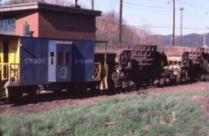 Union Railroad | Homestead, Pennsylvania | Caboose #1018 and slag cars | may 1, 1979 | Dick Flock photograph