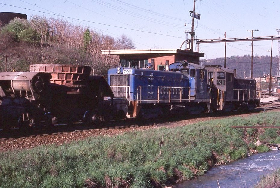 Union Railroad | Homestead, Pennsylvania | EMD SW9 #709 + 1 diesel-electric locomotives | Slag car | May 1, 1979 | Dick Flock photograph
