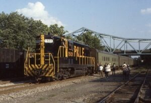 Pittsburgh and Lake Erie Railroad | College Station, Pennsylvania | EMD GP7 #1501 diesel-electric locomotive | Last commuter train  | July 12, 1985 | Dick Flock photograph