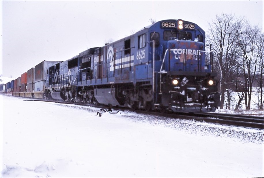 Conrail | Wilkinsburg, Pennsylvania | GE C36-7 #6625 and EMD SD60m #5537 diesel-electric locomotives | westbound Stack train | March 7, 1999 | Dick Flock Photograph