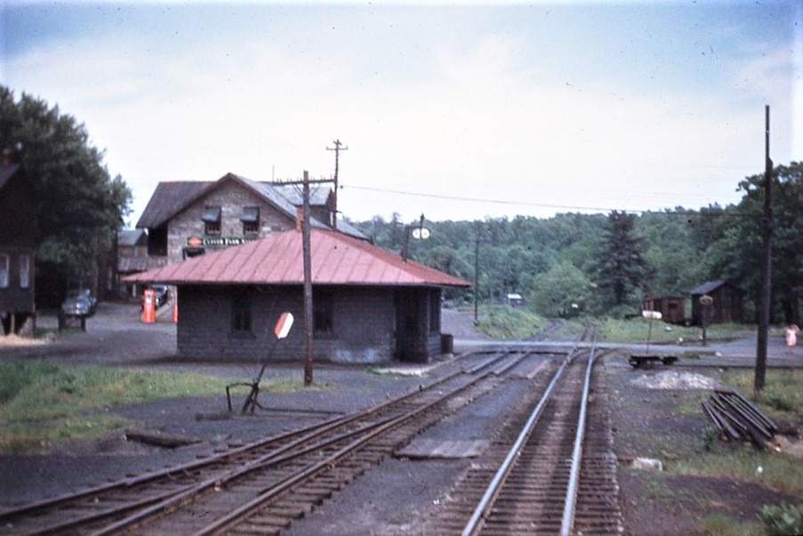 East Broad Top | Robertsdale, Pennsylvania | NRHS Passenger extra | Passenger station | June 6, 1948 | Bill Rugen photograph