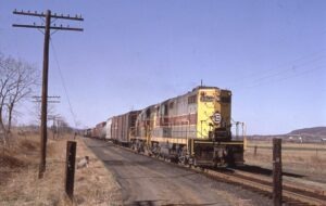 Erie Lackawanna | Washington, New Jersey | EMD GP7 #1404 and Alco RS3 #914 diesel-electric locomotives | Freight train | April 1968 | Dave Augsburger photograph