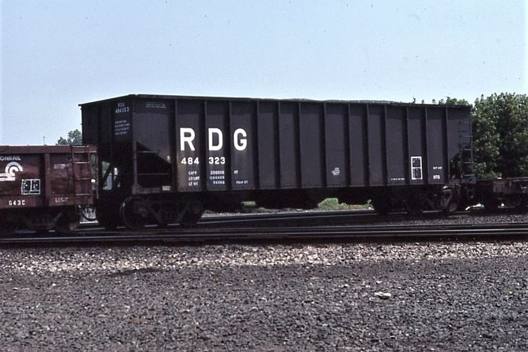 Conrail | Reading Company | Toledo, Ohio | 100 ton coal hopper #484323 | April 15, 1987 | Emery Gulash photograph | Steven Timko collection