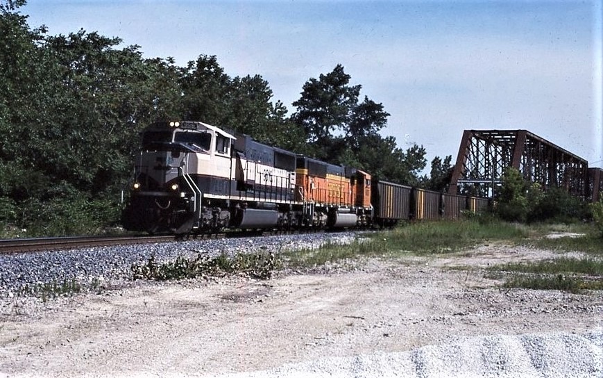 BNSF Railroad | Alton, Illinois | EMD SD70MAC #9516 and 8823 diesel-electric locomotives | UCEX Coal | July 8, 2001 | Dick Flock photograph