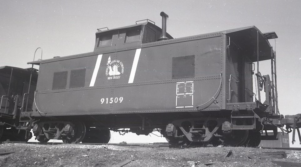 Central Railroad of New Jersey | Elizabethport, New Jersey | Red Baron Caboose #91509 | March 14, 1976 | H. B. Olsen photograph