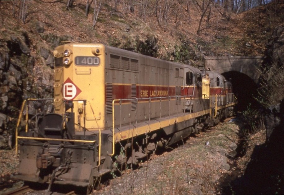Erie Lackawanna Railway | Oxford, New Jersey | EMD GP7 #1400 and Alco RS3 diesel-electric locomotives | Oxford Tunnel |  April 1965 | Dave Augsburger photograph | C. Anderson collection
