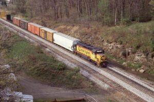 CSX Transportation | Wildwood, Pennsylvania | EMD GP40 #6513 diesel-electric locomotive | ex B&O #3697 | freight train | May 11,1988 | Dick Flock photograph