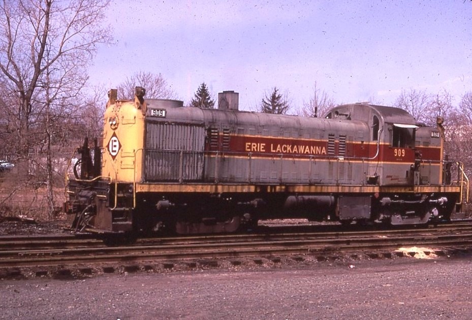 Erie Lackawanna | Spring Valley, New York | Alco RS2 #909 diesel-electric locomotive | April, 1971 | Richard Wallin photograph | Elmer Kremkow collection