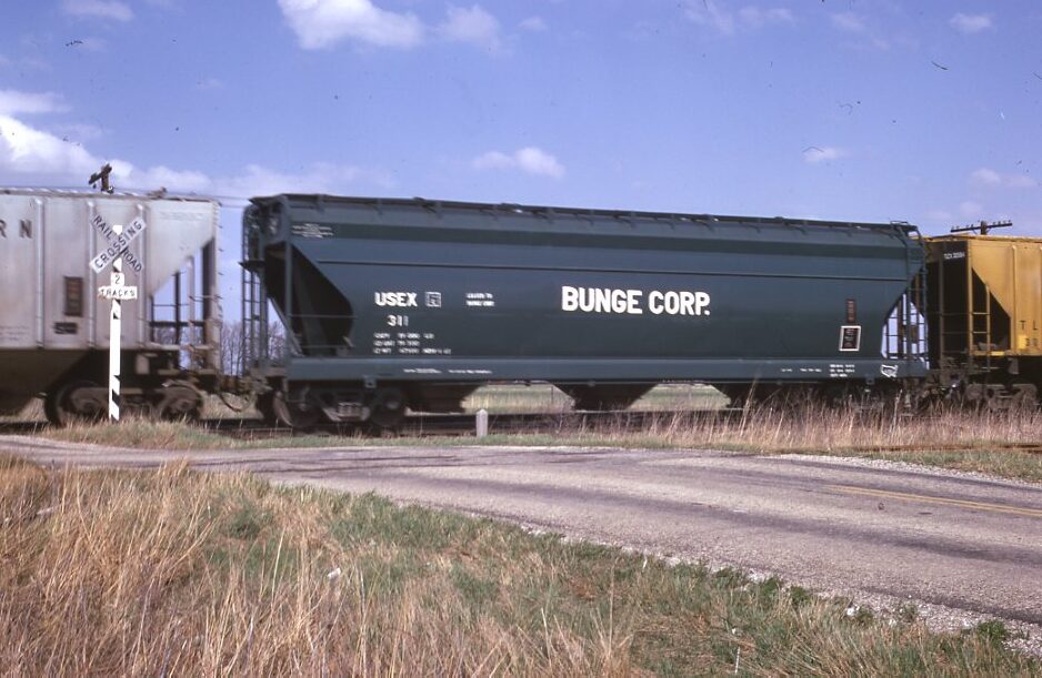 USEX | Bunge Corporation | Bellevue, Ohio | Green Covered hopper #311 | April 11, 1974 | Emery Gulash photograph | Steve Timko collection