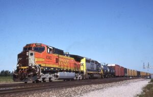 CSX Transportation | Warren, Ohio | BNSF GE C44-9W + CSX diesel-electric locomotives | CSX train Q383 | September 10, 2005 | Randy Faris photograph | Morning Sun Books collection