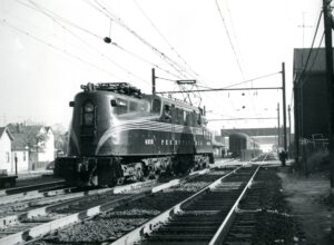 Pennsylvania Railroad | South Amboy, New Jersey | Altoona Works GG1 #4938 electric motor | South Amboy Engine change | October 1955 | Howard Johnston photograph | North Jersey Chapter NRHS collection