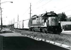 Conrail Shared Assets | Vineland, New Jersey | EMD CSX GP40 #4424 diesel-electric locomotive | local freight | November 12, 2002 | Will Coxey photograph / collection