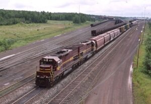 Duluth Missabe and Iron Range Railway | Proctor, Minnesota | EMD SD40-3 #400 and #419 diesel-electric locomotives | northbound grain train | 11:48 AM | July 28, 2005 | Dick Flock photograph / collection