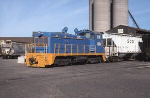 Peavey Grain Company | Saint Paul, Minnesota | EMD NW2 #587 diesel-electric locomotive | November 14, 1986 | Dick Flock photograph / collection