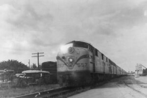 Seaboard Coast Line | Boynton Beach, Florida | EMD E7a #557 + E8b diesel-electric locomotives | Silver Meteor | May 1968 | Ed Kaspriske photograph / collection