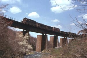Western Maryland Railway | Glade City, Pennsylvania | Keystone Viaduct | EMD SD40 #7495 + 3 diesel-electric locomotives | eastbound freight | May 1970 | Dave Augsburger photograph | Charles Anderson collection