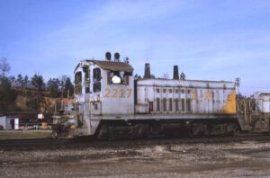 Louisville and Nashville Railroad | Atlanta, Georgia | EMD SW7 #2223 | switching cars | March 1971 | Ken Kulick photograph / collection