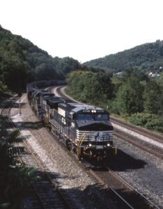 Norfolk Southern Corporation | South Fork, Pennsylvania | GE D9-44C #9521, D9-40C #8815 and EMD GP60 #6682 diesel-electric locomotives | eastbound coal train #514 | September 10, 2001 | Dick Flock photograph / collection